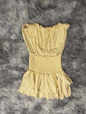 Olive & Oak Yellow Strapless Smocked Ruffle Romper Women’s Size M